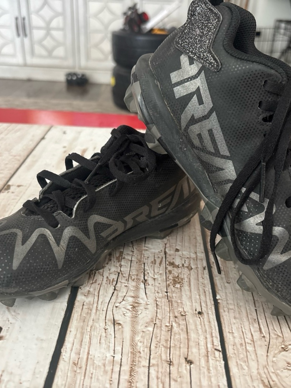 Rawlings Black Men's Athletic Cleats with Gray Accents